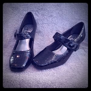 Black Faux Snakeskin Life Stride Mary Janes, 8.5